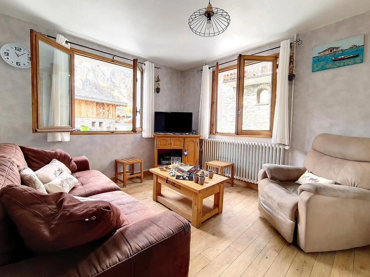 Chalet Familial A St Marcel Avec Terrasse, 6 Pers, 3 Chambres - Fr-1-344-1051 Saint-Marcel  0*, Saint-Marcel (Savoie)